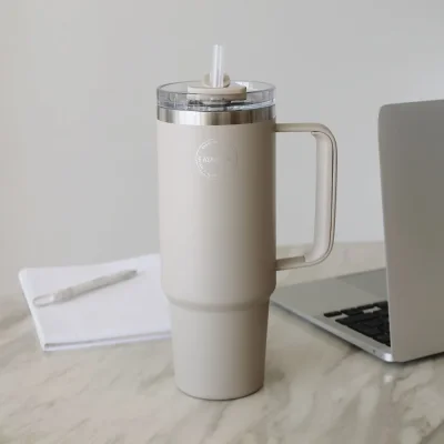 Stor termokop med sugerør - 885 ml - Cream Beige