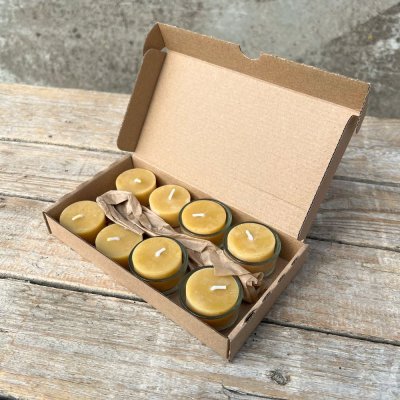 Beeswax tea lights - 4 in glass holders + 4 refills