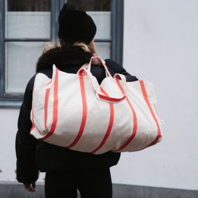 Stor weekendtaske i �kologisk bomuld - R�dstribet