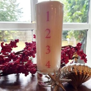 Soya advent candles in glass - red numbers