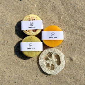 Soap box - 3 soaps & loofah sponge