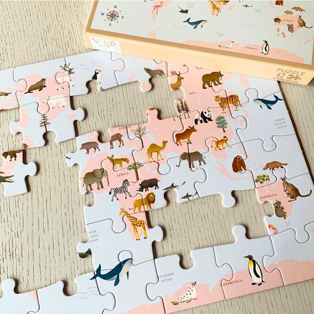 Puzzle for kids with 42 pieces - Animal World Map
