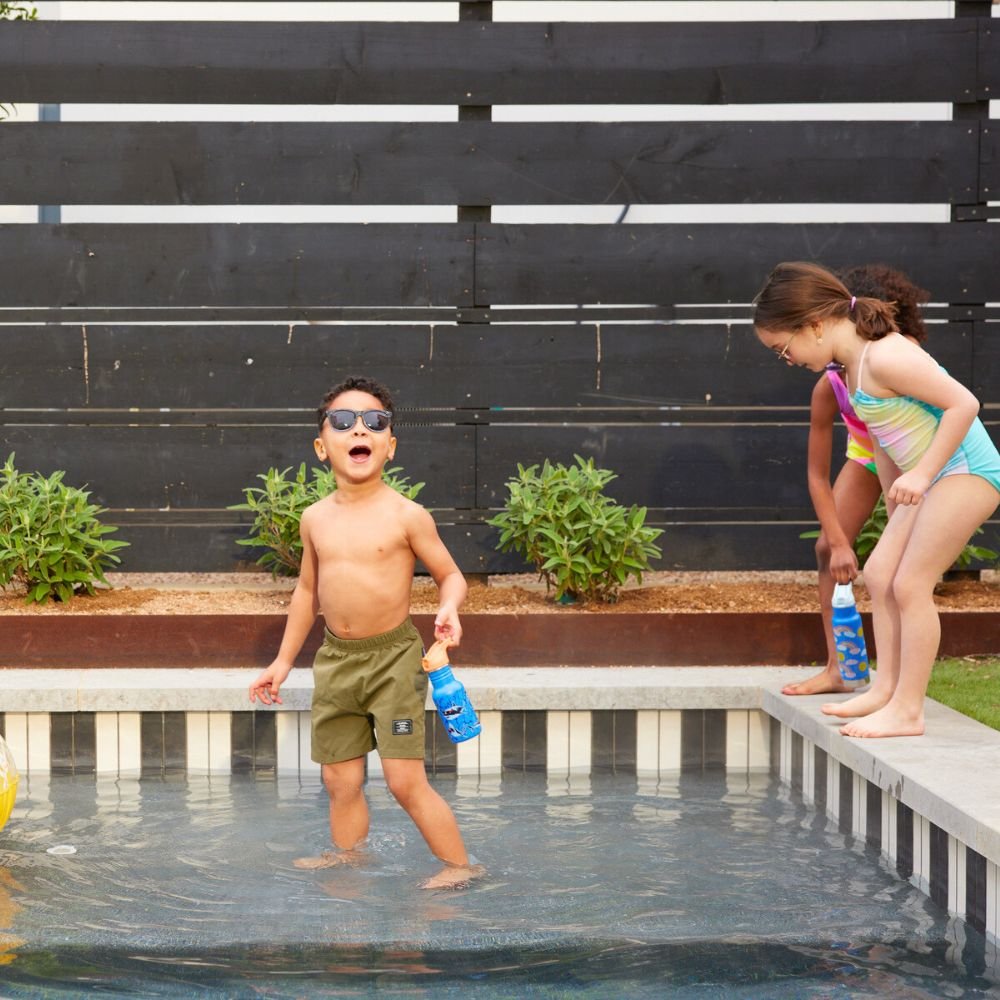 Water bottle with straw & sports cap - 355 ml - Sharks