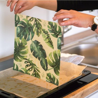 Beeswax block for refreshing beeswrap paper