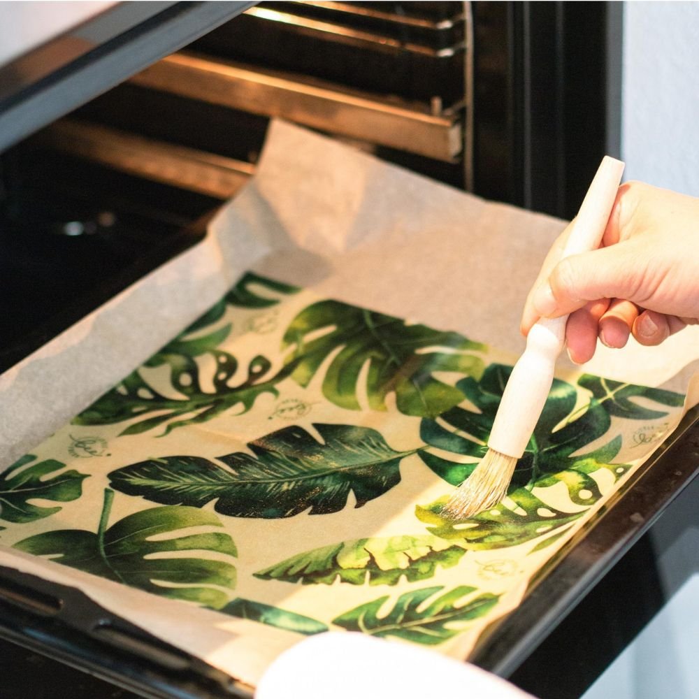 Beeswax block for refreshing beeswrap paper