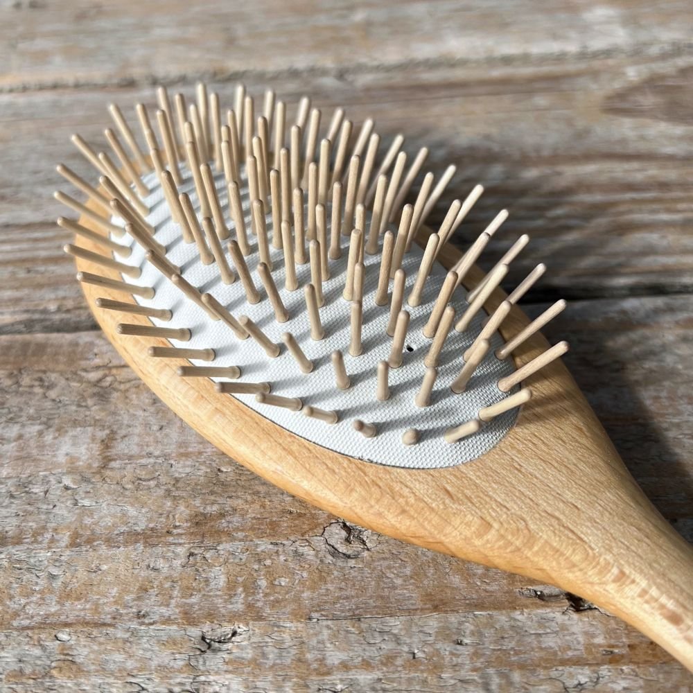 Hairbrush in beech wood - antistatic - oval
