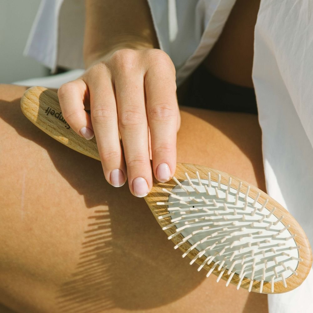 Hairbrush in beech wood - antistatic - oval