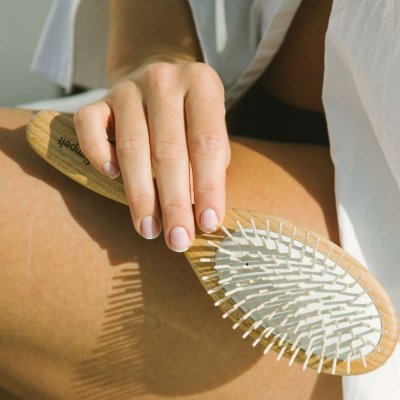 Hairbrush in beech wood - antistatic - oval