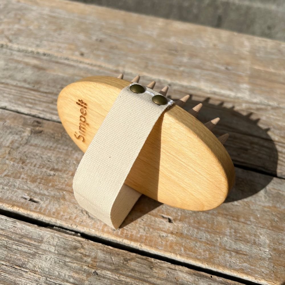 Massage brush for the scalp - beech wood