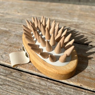 Massage brush for the scalp - beech wood