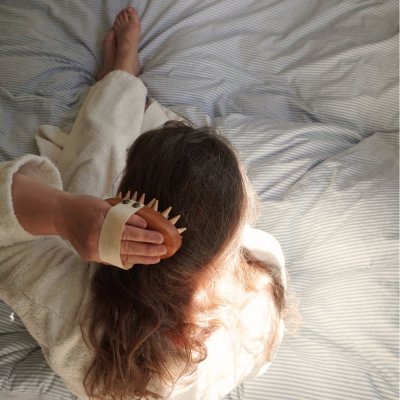Massage brush for the scalp - beech wood