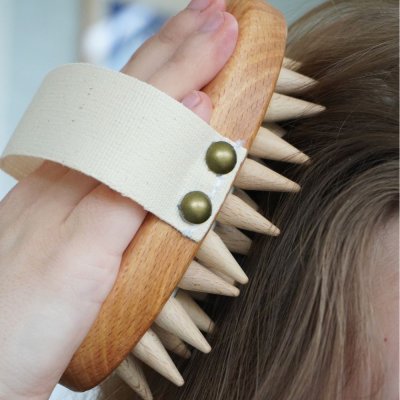 Massage brush for the scalp - beech wood