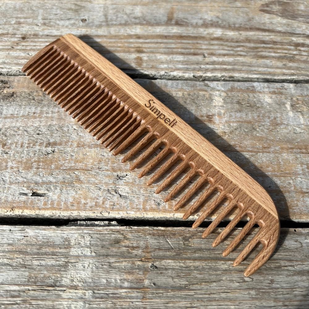 Wooden comb in FSC-certified beech wood