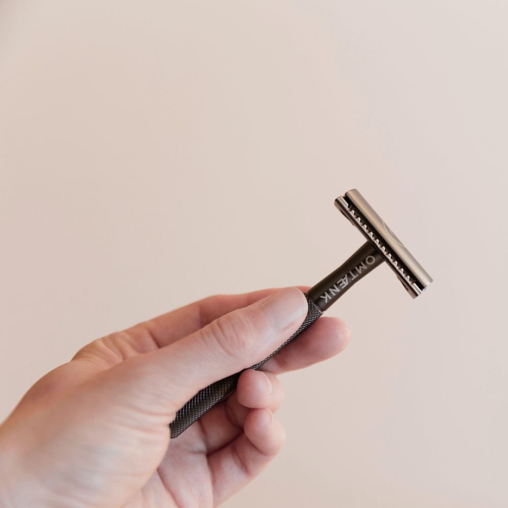 DE safety razor - Closed Comb shaver - Black