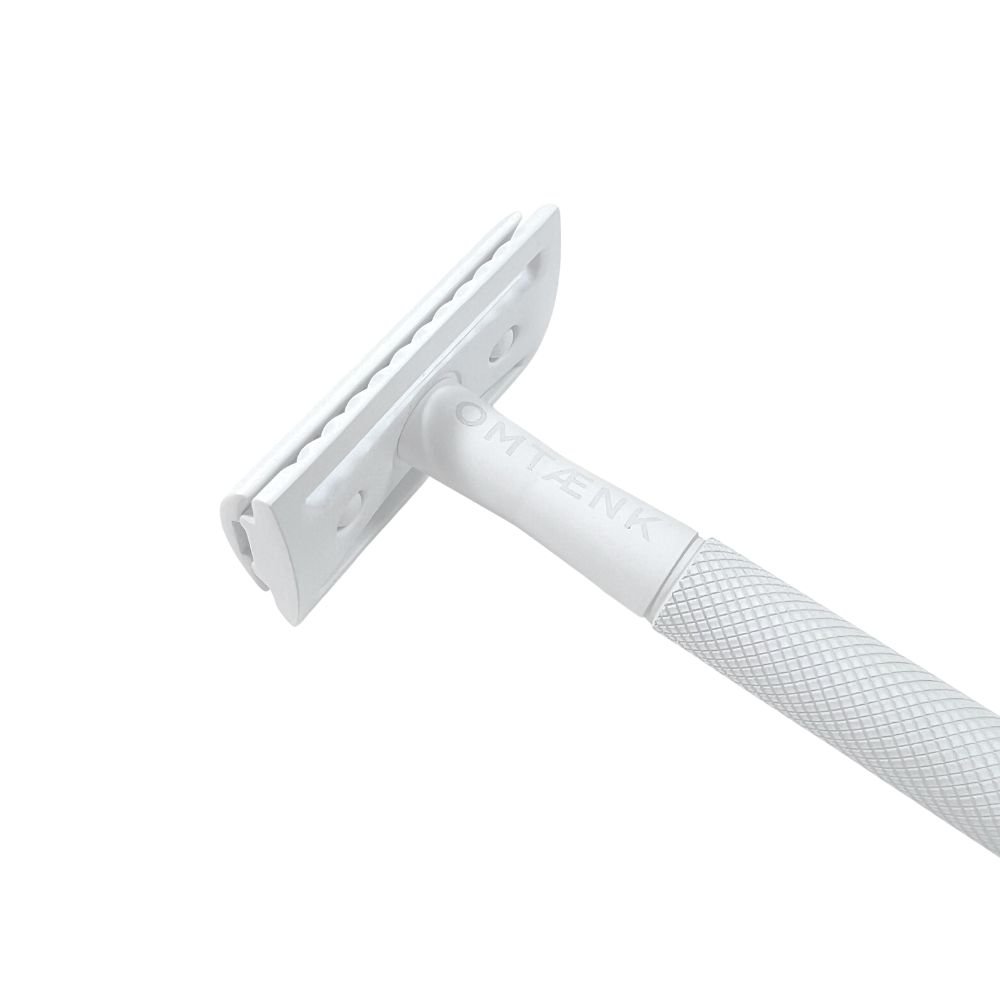 DE safety razor - Closed Comb shaver - White