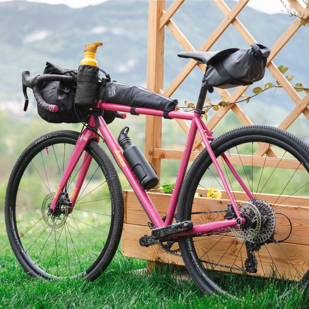 Vattenflaska med sugr�r & sportkork - 800 ml - Svart