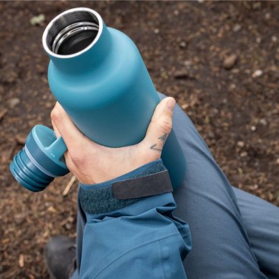 Isolerad vattenflaska med skruvlock - 592 ml - Brittany Blue