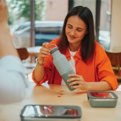 Isolerad vattenflaska med skruvlock - 592 ml - Iceberg