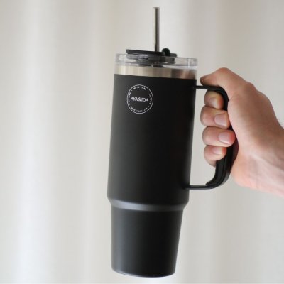 Gro�er Thermobecher mit Strohhalm - 885 ml - Black