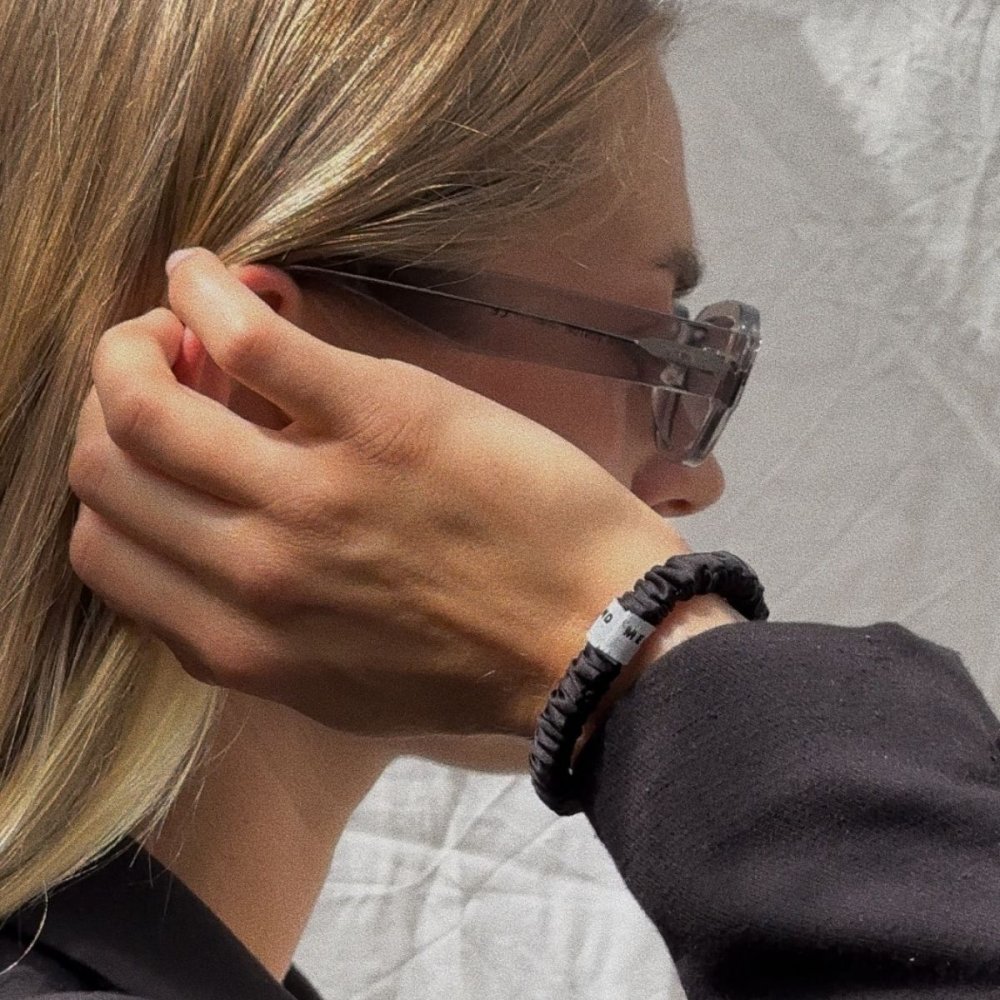 Silke Scrunchie 01 - morb�rsilke h�relastik - Black