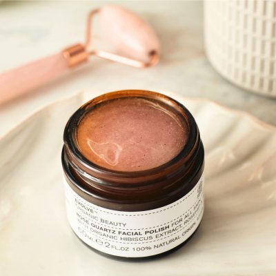 Gesichtspeeling mit Rosenquarz - Rose Quartz Facial Polish