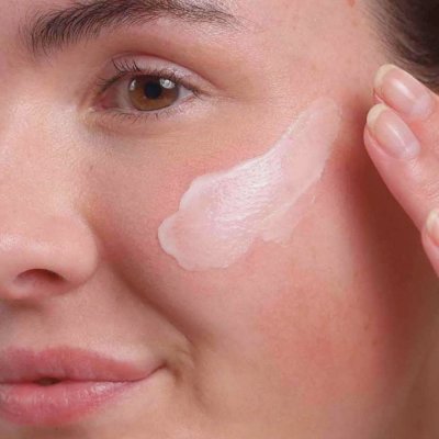 Feuchtigkeitsspendende Gesichtscreme - Hydrate & Protect Facial Cream