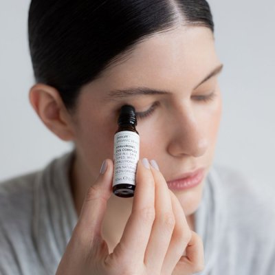 Augenserum mit Hyalurons�ure gegen Augenringe & Schwellungen