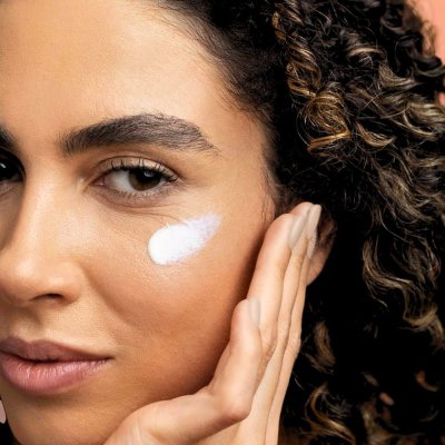 Tagescreme mit Hyalurons�ure Serum - Daily Mineral SPF 30